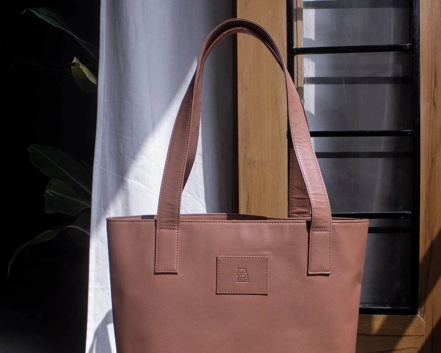 Classic Tote - Tan